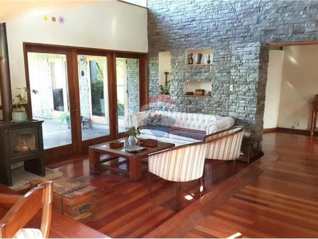 Parcela con gran casa en condominio 5d+5b | 5 dormitorios por 550000. 00 en Buin