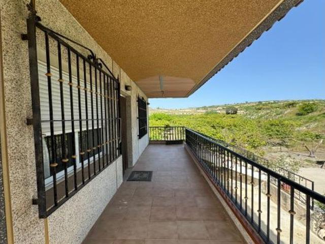 PARCELA DE MÁS DE 12.000 M2 CON CASA CONSTRUIDA Y ZONA DE BARBACOA ZONA ARNEVA, ORIHUELA