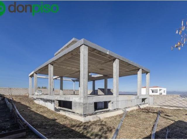 Parcela exclusiva con estructura de Chalet independiente y piscina en Urb. El Montecillo, Las Gabias