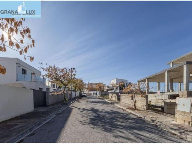 Parcela exclusiva con estructura de Chalet independiente y piscina en Urb. El Montecillo, Las Gabias