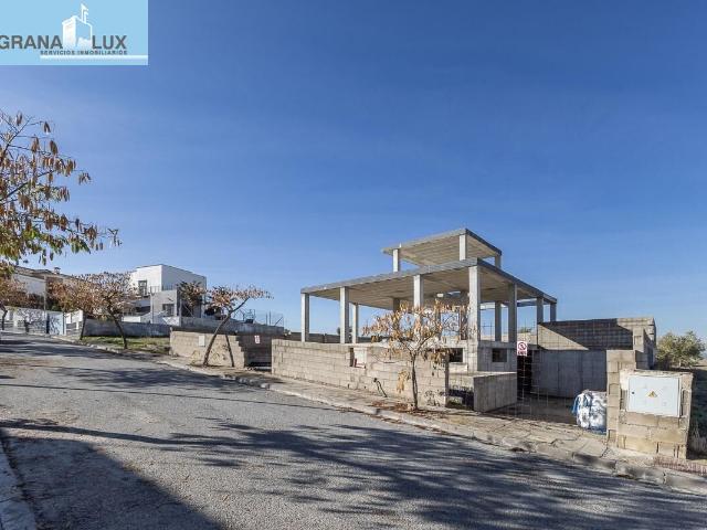 Parcela exclusiva con estructura de Chalet independiente y piscina en Urb. El Montecillo, Las Gabias