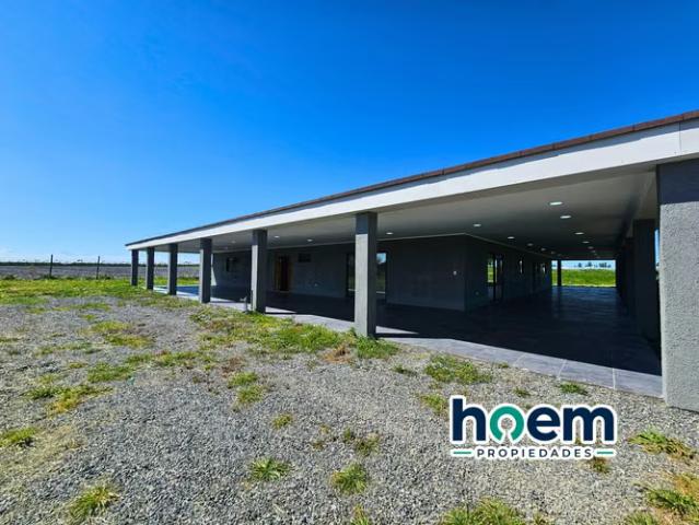 Parcela en venta con moderna casa, cerca de Talca | 6 dormitorios por 400000. 00 en Talca