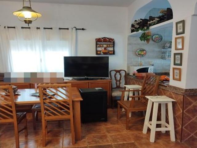 PARCELA EN ZONA CAMINO VIEJO DE ALMODOVAR CON PISCINA Y TERRENO DE 3000m2 250.000€