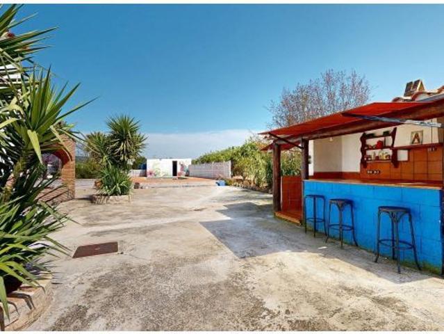 PARCELA INDEPENDIENTE DE 1.490 m2 CON VIVIENDA, PISCINA Y ZONA DE OCIO TIPO CHIRINGUITO