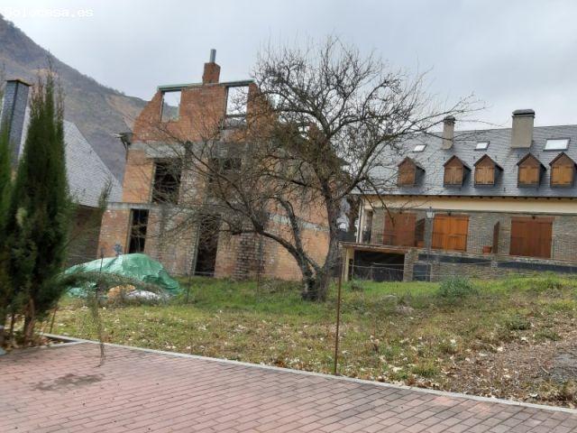 PARCELA SITUADA EN LES, IDEAL PARA CHALET UNIFAMILIAR