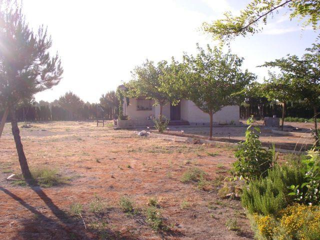 parcela: Terreno de 5500 m2 y casa de 60 m2, preparada para ampliar