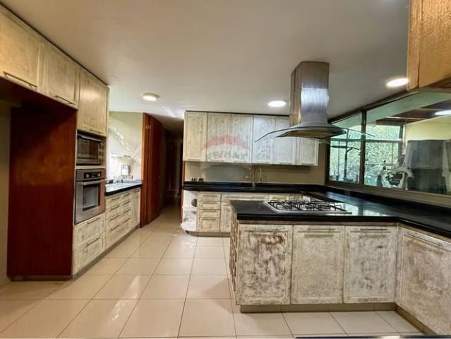 Parcela 5.000 mt2. 7d 7b 12e | 7 dormitorios por 50100.00 en Colina