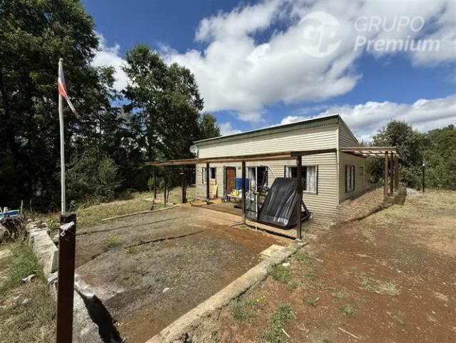 Parcela 5.000 m con casa equipada y estero Loncoche | 2 dormitorios por 2110.00 en Loncoche