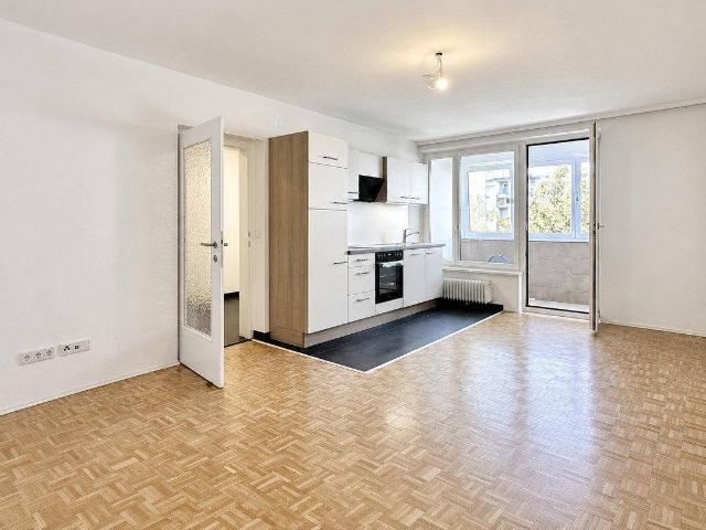 Pärchen Hit Erstbezug, Innenhof Grünruhelage, 350m zur U3: moderne 3 Zimmer, XXL Regendusche, Loggia