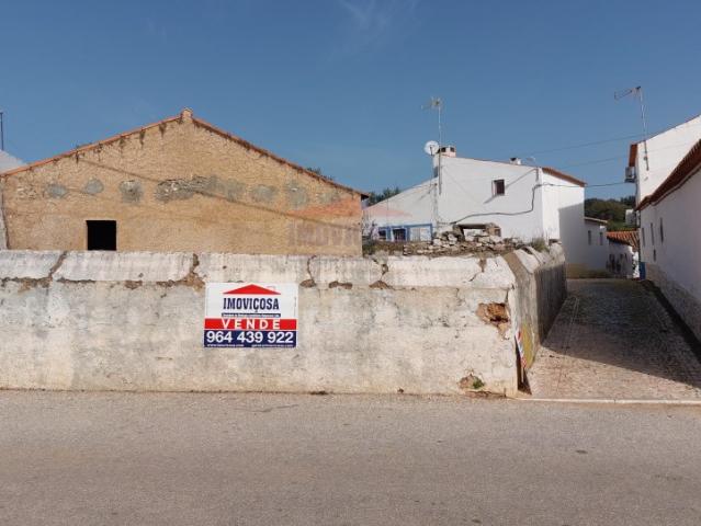 Pardais, Freguesia de Vila Viçosa, casa térrea com quintal para recuperar