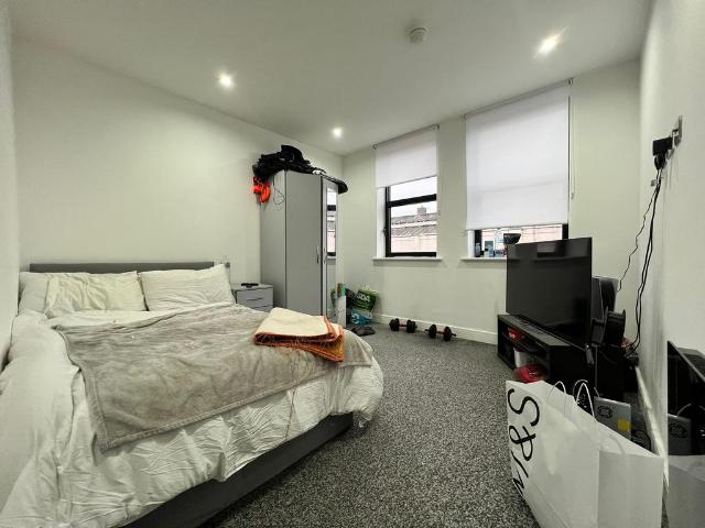Paré Hair Club, 101 Newhall Street, Birmingham, B3 1LL, United Kingdom | Room for rent #140658000 | Rentberry