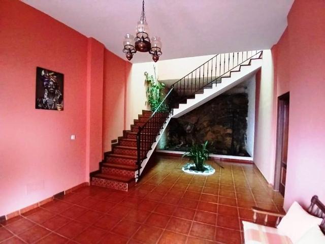 Pareado con terreno en venta en Santa Ursula