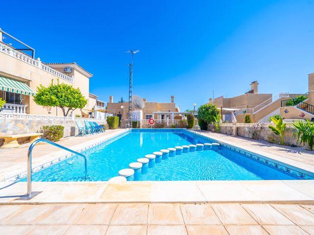 Pareado en venta en La Marina, Alicante Costa Blanca