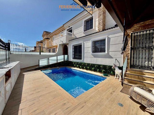 Pareado en venta en La Zenia, Alicante Costa Blanca