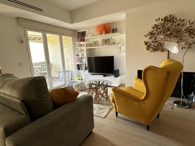 Parede Cozy Sea Front Apartment with Sea view