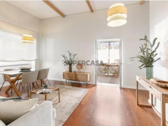 Parede, Cascais Moradia T3 na Av. da República