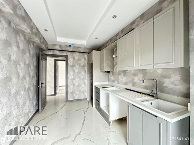 PARE'DEN ŞEMİKLERDE HAVUZLU SİTE İÇİ EBEVEYN BANYO ARAKAT DAİRE