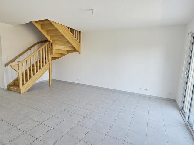 PAREMPUYRE Maison à étage, type T3 sur parcelle de 400 m2 environ