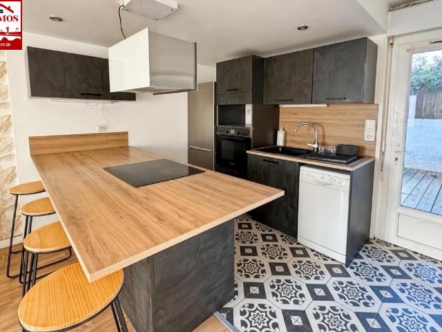 PAREMPUYRE EN EXCLUSIVITE ! Maison de ville de type T3 de 54.58 m2 env avec parking et jardinet