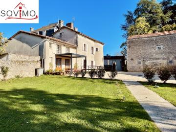 PARFAIT POUR CHAMBRES D'HOTES, PROPRIÉTÉ INDÉPENDANTE DU 14e SIÉCLE AVEC 4 CHAMBRES D'HÔTES, PISCINE ET TERRAIN
