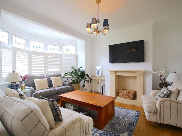Parham Drive, Ilford IG2, 4 bed property to rent, £2,600 pcm | PrimeLocation