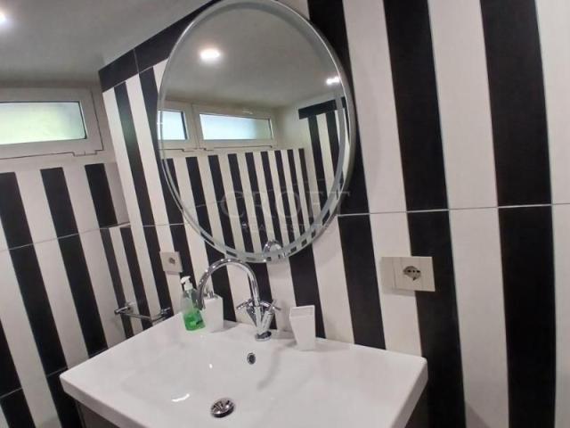 Parioli / Piazza delle MuseGround floor. Fully renovated one bedroom, living, kitchen, bathroom.Laundery. A/C.RIF#2435