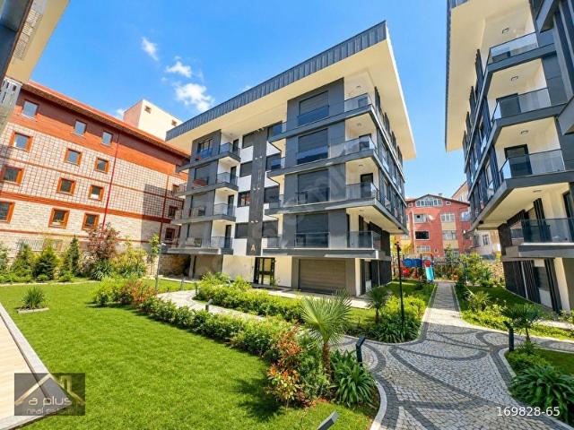 PARILTI BEYLERBEYİNDE, 3+1 SİTE İÇİ SATILIK LÜKS ARA KAT DAİRE