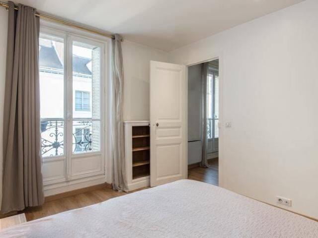 PARIS 4EME 2 pièce s 46 m2