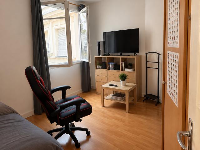 PARIS 5EME GOBELINS CHARMANT STUDIO AU CALME AVEC VUE SUR COUR ARBOREE