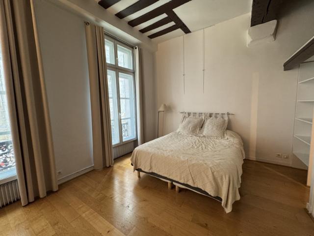 PARIS 6 RUE DAUPHINE | Grand Studio meublé
