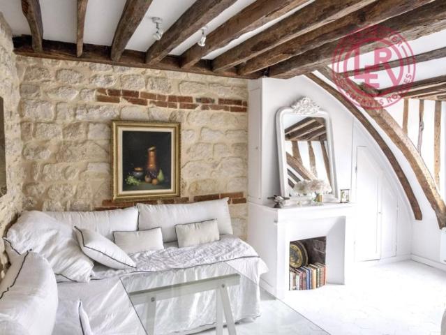 Paris 6eme Cherche Midi Bon Marché Studio 24 m2/28,82m2 au sol avec vue