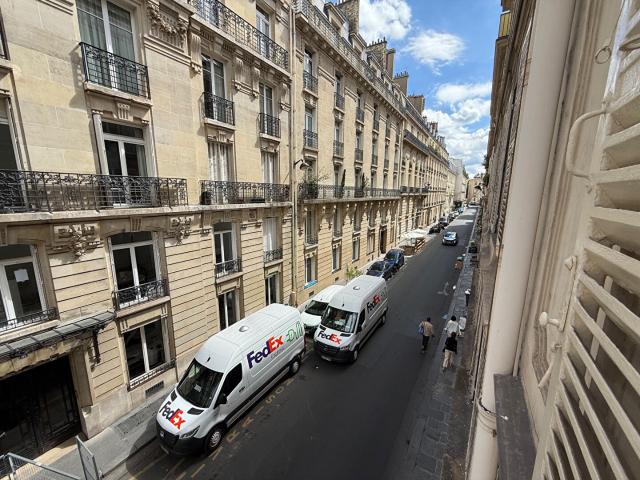PARIS 75007 Appartement 52 m² 1 923€