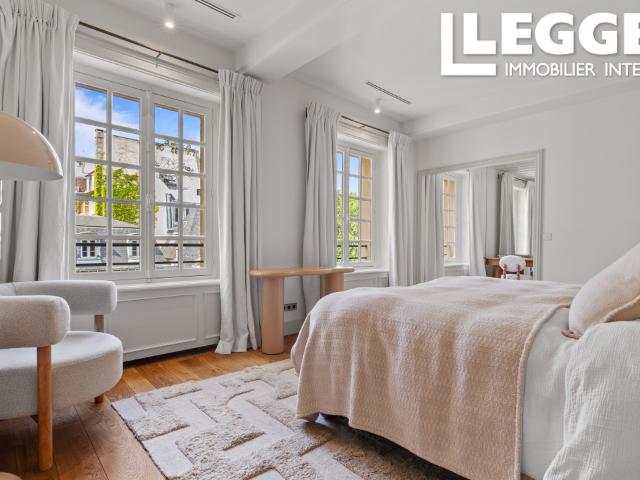 Paris 75005 / Sur un quai de Seine vue Tours de Notre Dame, Magnifique Appartement rénové 3 pièces 183 M2