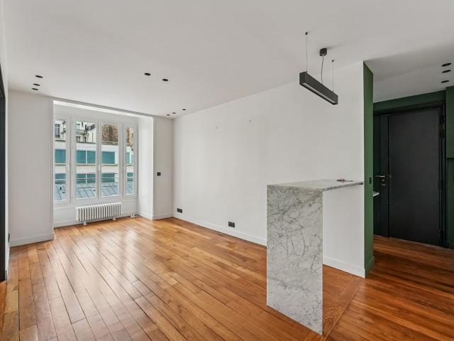 PARIS 75017 Appartement 51.96 m² 2 300€