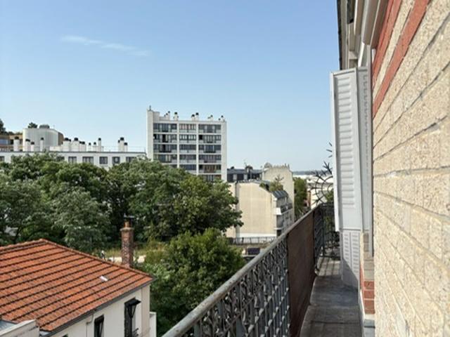 Paris 75015 Beau 2 pièces refait a neuf avec balcon
