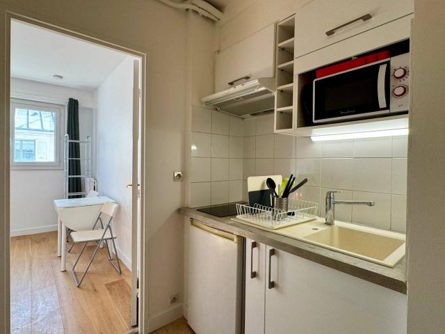 PARIS 75018 Appartement CALME + SOLEIL Montmartre RUE LABAT