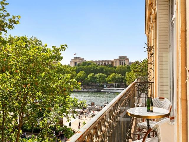 Paris 7 Appartement haussmannien face à la Tour Eiffel 208m² Paris 7ème