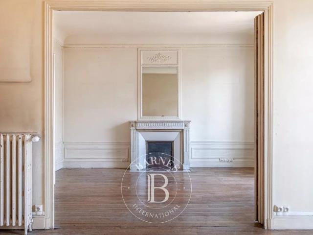 PARIS 7 Cler / Motte Picquet Etage élevé 3 chambres