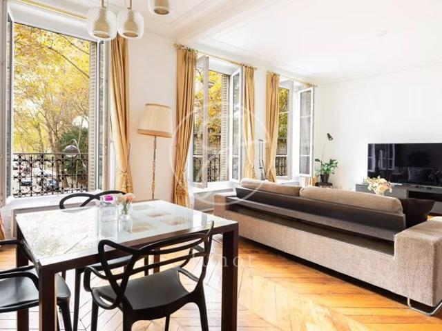 Paris 7e GROS CAILLOU / CHAMP DE MARS Appartement à vendre 4 pièces 102,64m² Carrez 2 chambres Vue époustouflante sur la tour Eiffel