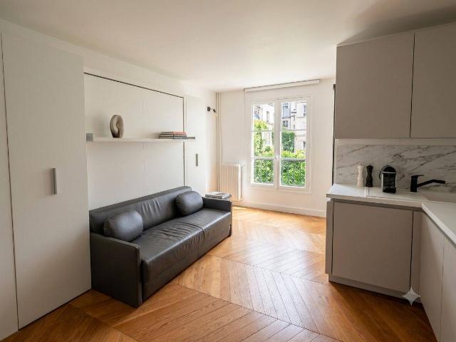 Paris 7e Rue Rousselet Studio rénové