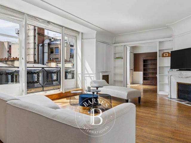 Paris 7ème, Appartement 3 Chambres 132 m² en location