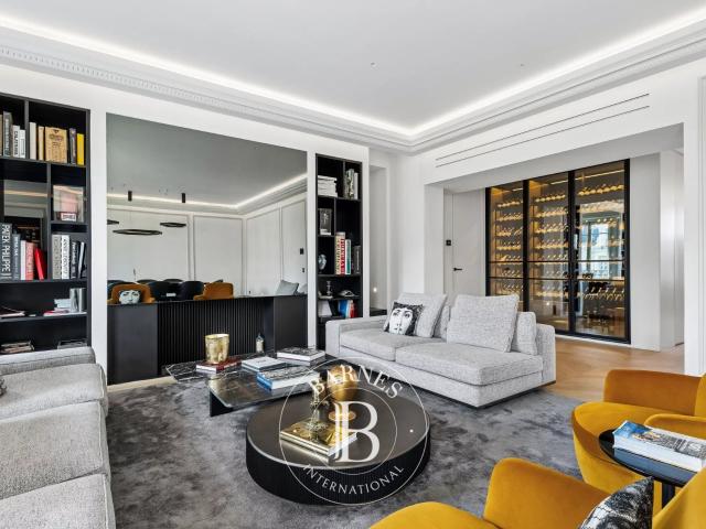 Paris 7ème, Appartement 3 Chambres 185 m² en location
