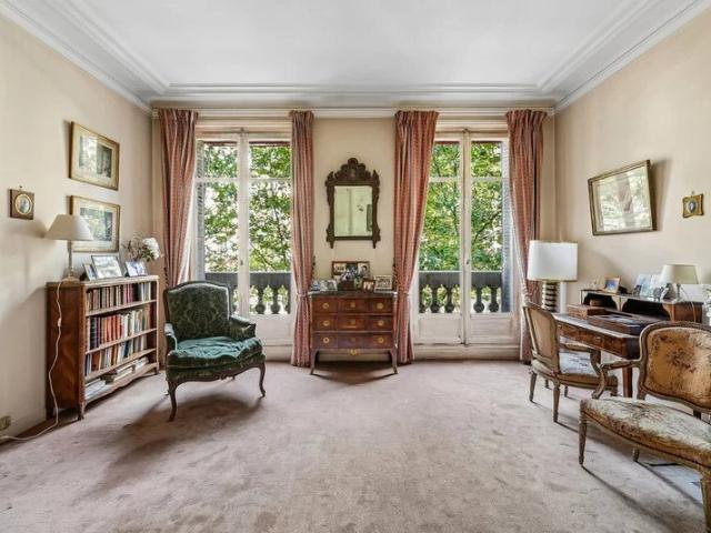 PARIS 7ÈME BOSQUET/GROS CAILLOU: ELEGANT APPARTEMENT DE 5 PIÈCES DE 151M² AVEC BALCON