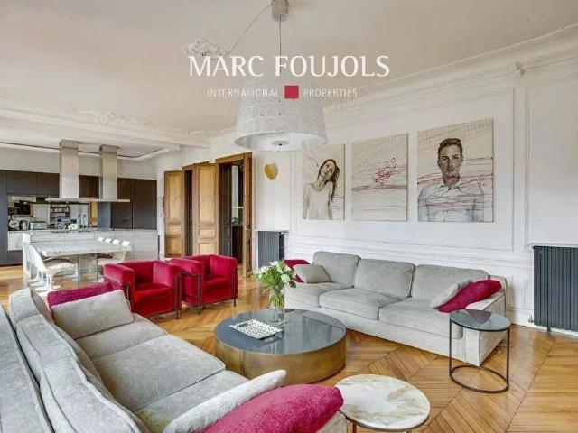 Paris 8/16 Pont de l’Alma: renovated apartment with unobstructed view and balcony
