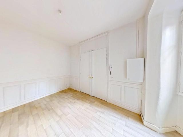 Paris 8 Saint Lazare / Gabriel Péri T2 avec cour privati. 36m² Paris 8ème