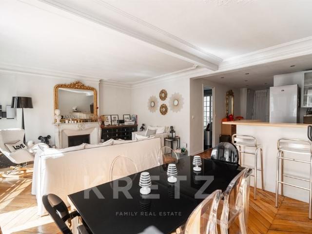 Paris 8e – Dernier étage avec balcon filant Traversant L. 80m² Paris 8ème