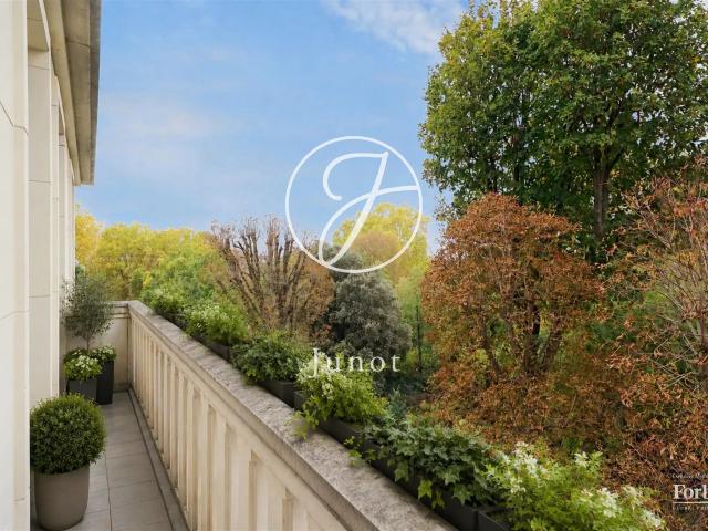 Paris 8e Parc Monceau Appartement 6 pièces 250 m². 249m² Paris 8ème