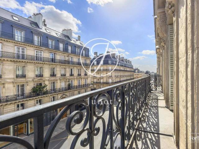 Paris 8e RUE DE ROME / EUROPE Appartement à louer 6 pièces