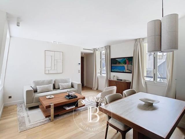 Paris 8ème, Appartement 1 Chambre 55 m² en location