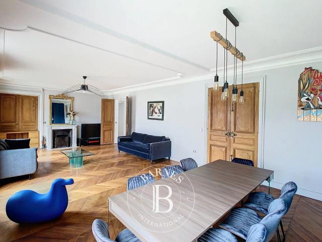Paris 8ème, Appartement 3 Chambres 147 m² en location